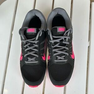 Nike Black and Pink Athletic Shoes with Modern Design